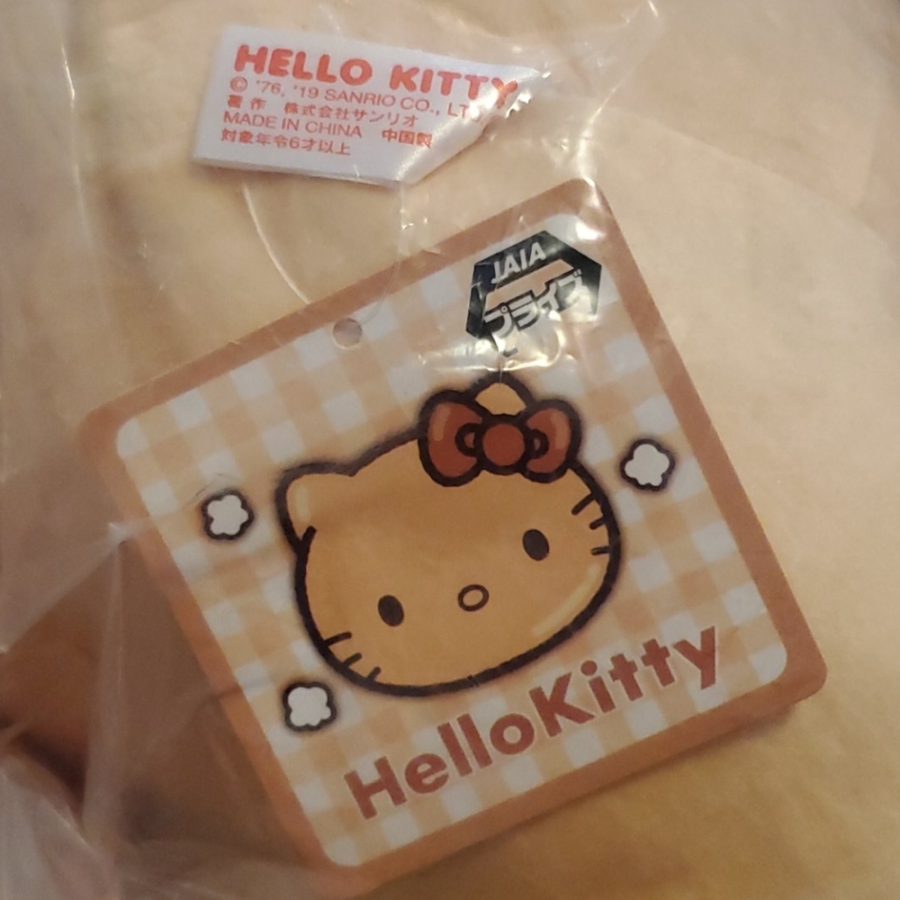 Hello Kitty Cushion - Picture 2 of 4